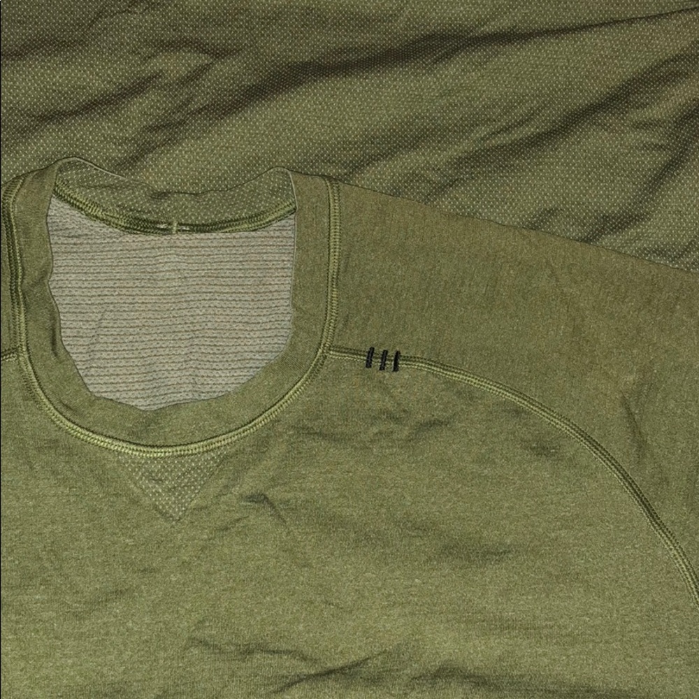 Lulu lemon metal vent tech shirt